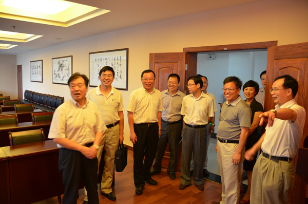 王建滿(mǎn)副省長(cháng)考察中茶拍公司